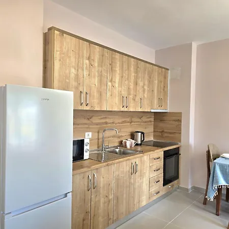 Charming Coastal In With Balcony Apartment