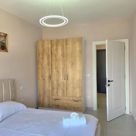 Charming Coastal In With Balcony Apartment *